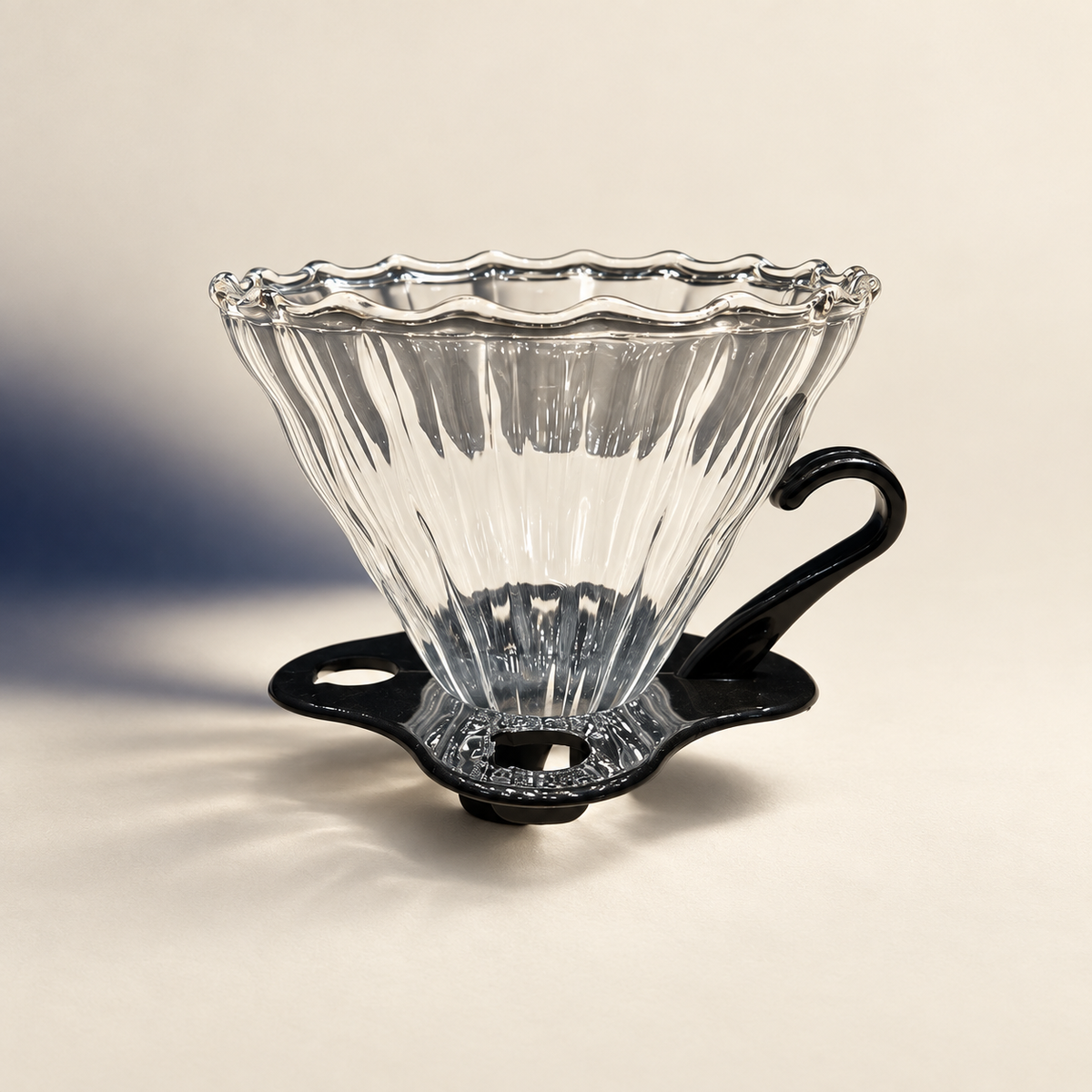 قمع تقطير V60 زجاجي بقاعدة سوداء — 02